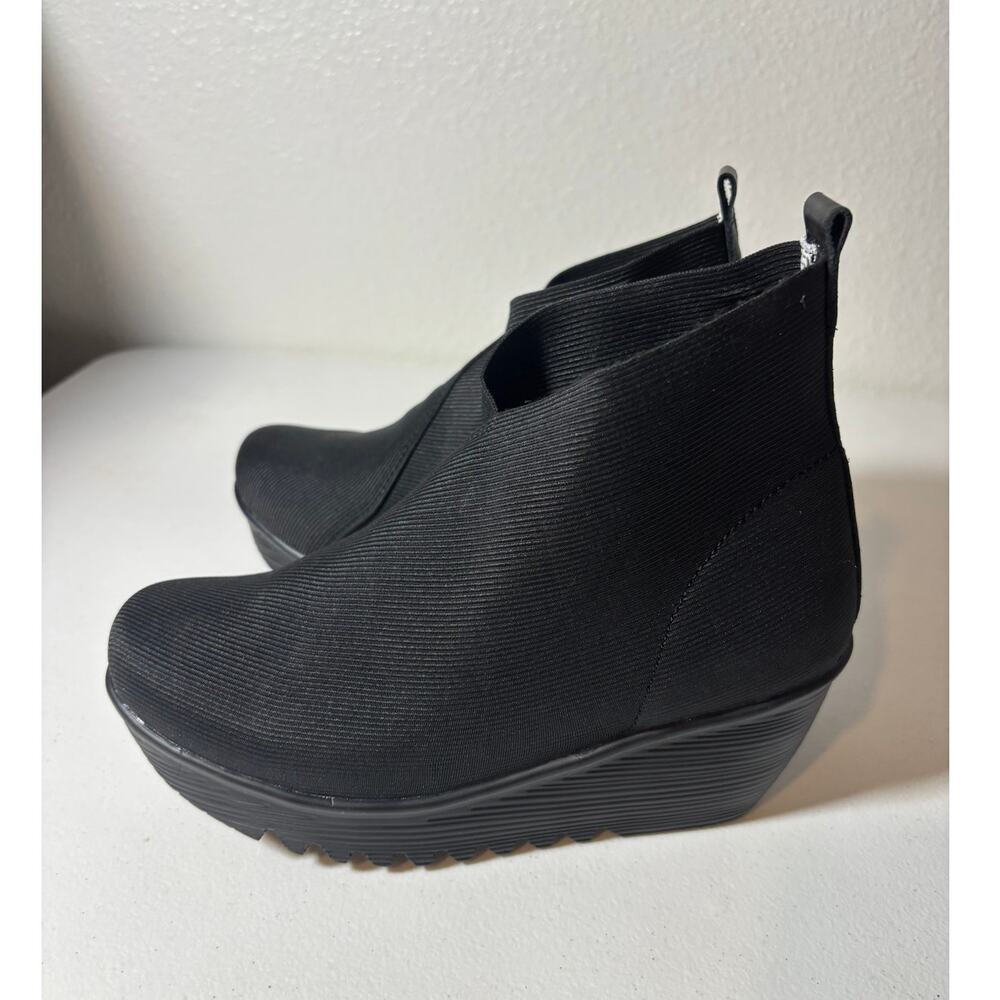 Bernie Mev Size 6 (EU 37) Maile Black Elastic Stretch Pull-On Wedge Heel Bootie
